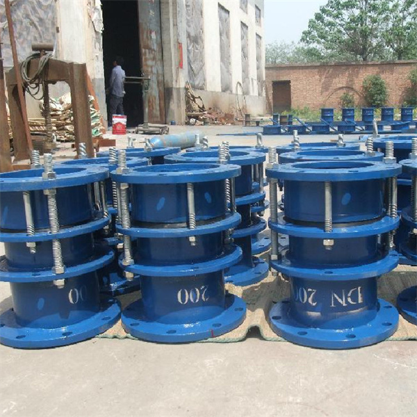 热力管道伸缩器距离多远