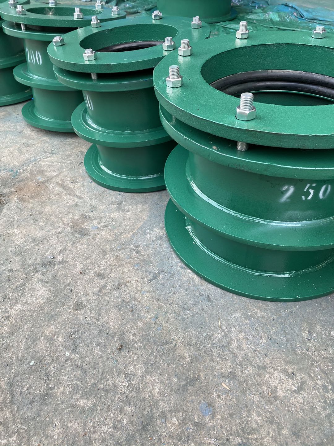 柔性防水套管是适用于管道穿过墙壁之处